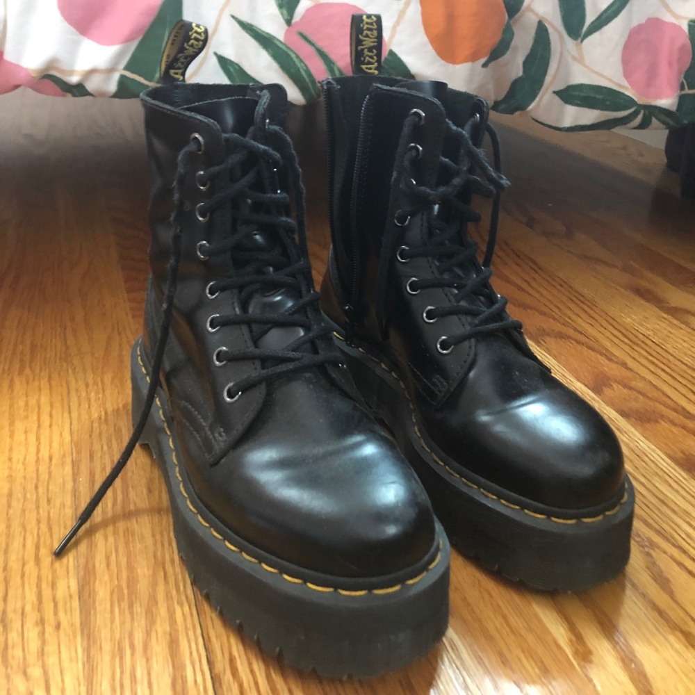 Platform Dr. Martens Jadon boot